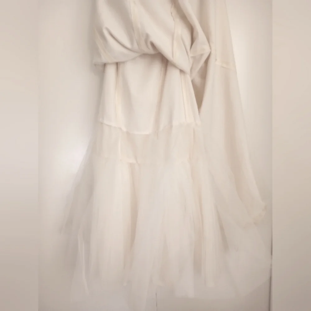 Strapless Wedding Gown - Picture 4 of 7